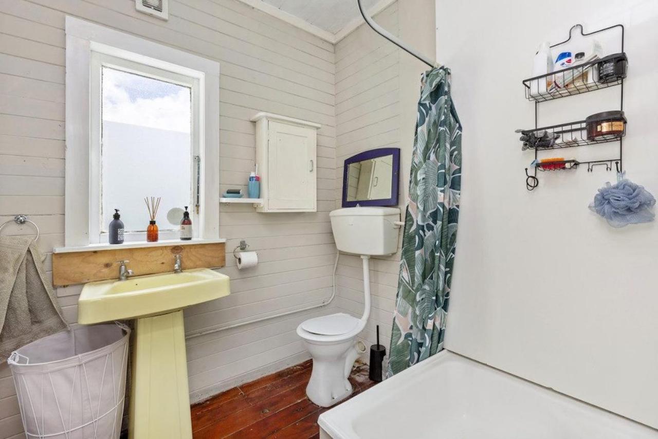 Cox Bay Cottage Raglan Exterior foto